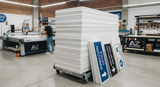 Cómo elegir el vinilo autoadhesivo ideal para rotulación exterior